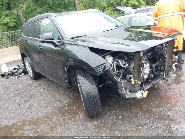 5TDDZRBH5MS082650 2021 TOYOTA HIGHLANDER - Image 1