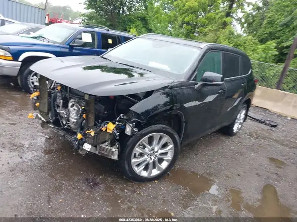 5TDDZRBH5MS082650 2021 TOYOTA HIGHLANDER - Image 2