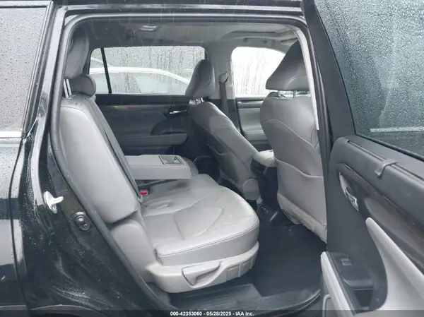5TDDZRBH5MS082650 2021 TOYOTA HIGHLANDER - Image 8