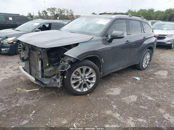 5TDDZRBH5MS104646 2021 TOYOTA HIGHLANDER - Image 2