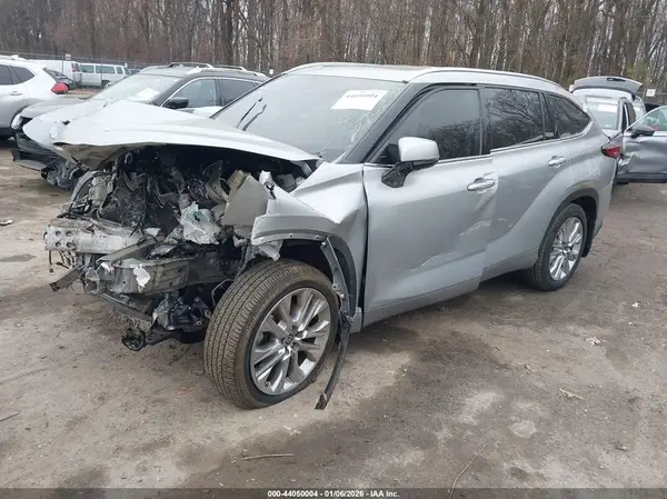 5TDDZRBH5MS534449 2021 TOYOTA HIGHLANDER - Image 2