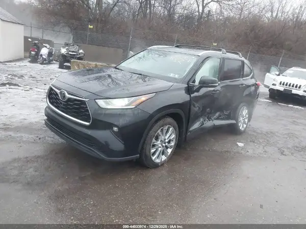 5TDDZRBH5MS544785 2021 TOYOTA HIGHLANDER - Image 2