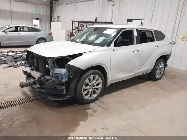 5TDDZRBH5NS161253 2022 TOYOTA HIGHLANDER - Image 2