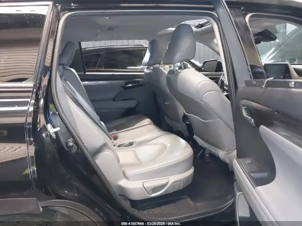 5TDDZRBH5NS165299 2022 TOYOTA HIGHLANDER - Image 8