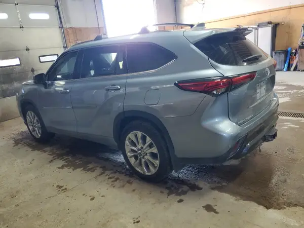 5TDDZRBH5NS207468 2022 TOYOTA HIGHLANDER - Image 2