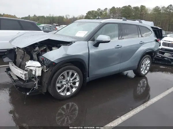 5TDDZRBH5NS239224 2022 TOYOTA HIGHLANDER - Image 2