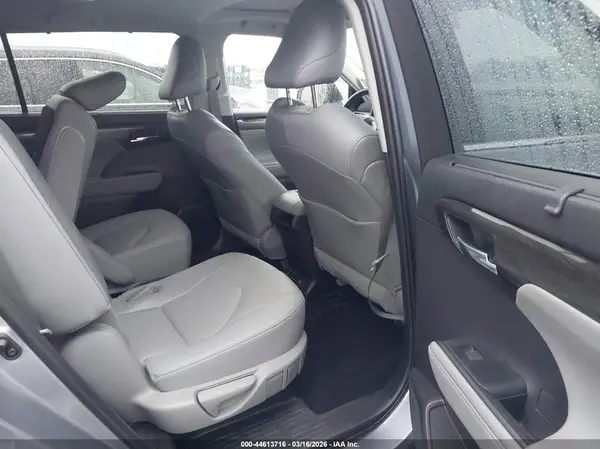 5TDDZRBH5NS239224 2022 TOYOTA HIGHLANDER - Image 8