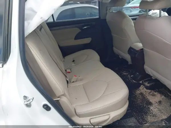 5TDDZRBH5NS576024 2022 TOYOTA HIGHLANDER - Image 8