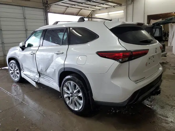 5TDDZRBH5NS576749 2022 TOYOTA HIGHLANDER - Image 2