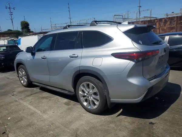 5TDDZRBH6LS053639 2020 TOYOTA HIGHLANDER - Image 2