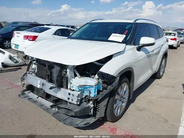 5TDDZRBH6MS057515 2021 TOYOTA HIGHLANDER - Image 2