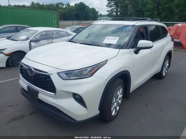5TDDZRBH6MS066019 2021 TOYOTA HIGHLANDER - Image 2