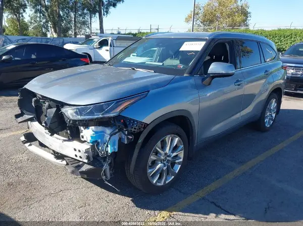 5TDDZRBH6MS087498 2021 TOYOTA HIGHLANDER - Image 2