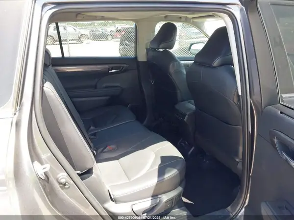 5TDDZRBH6MS091583 2021 TOYOTA HIGHLANDER - Image 8