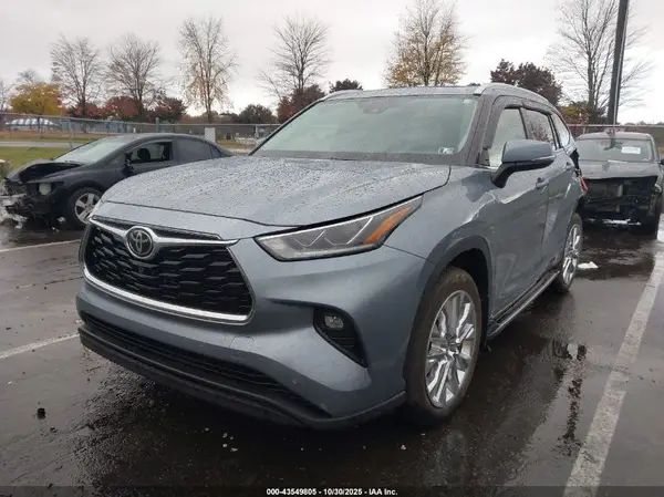 5TDDZRBH6MS116899 2021 TOYOTA HIGHLANDER - Image 2