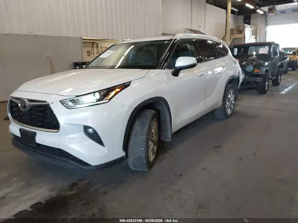 5TDDZRBH6MS123285 2021 TOYOTA HIGHLANDER - Image 2