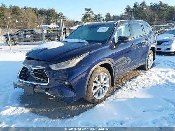 5TDDZRBH6MS550871 2021 TOYOTA HIGHLANDER - Image 2