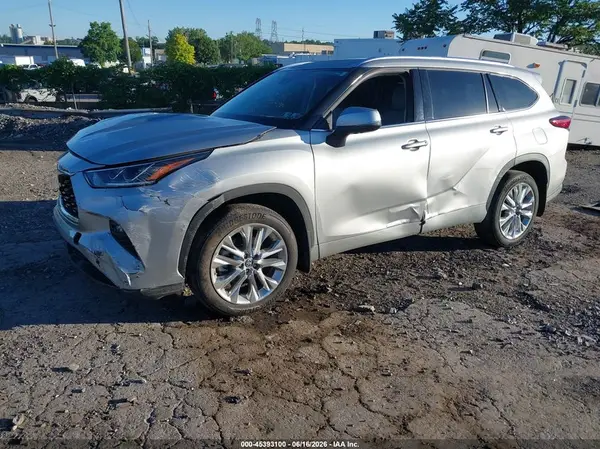 5TDDZRBH6NS165540 2022 TOYOTA HIGHLANDER - Image 2