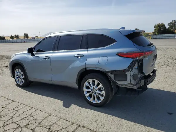5TDDZRBH6NS209195 2022 TOYOTA HIGHLANDER - Image 2