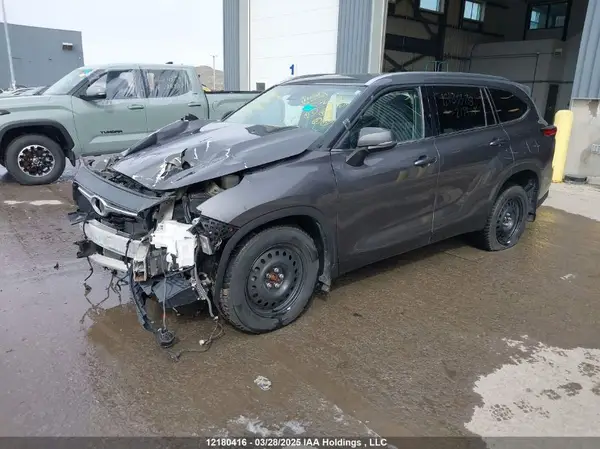 5TDDZRBH6NS217524 2022 TOYOTA HIGHLANDER - Image 2