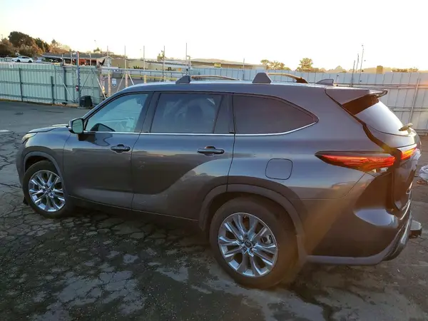 5TDDZRBH6NS224067 2022 TOYOTA HIGHLANDER - Image 2