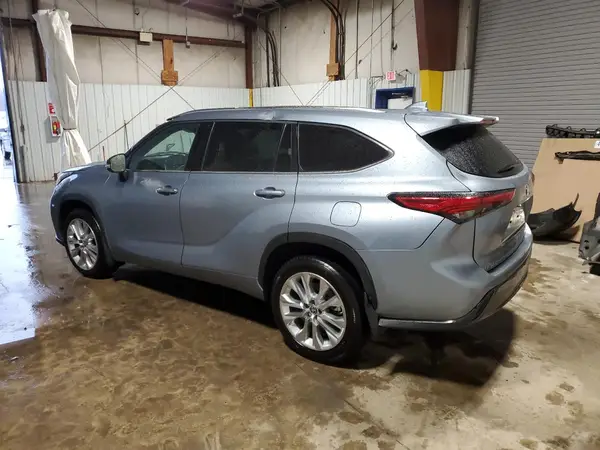 5TDDZRBH6NS227471 2022 TOYOTA HIGHLANDER - Image 2