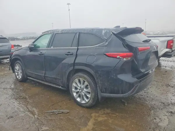 5TDDZRBH6NS232735 2022 TOYOTA HIGHLANDER - Image 2
