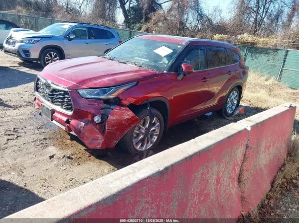 5TDDZRBH6NS569390 2022 TOYOTA HIGHLANDER - Image 2