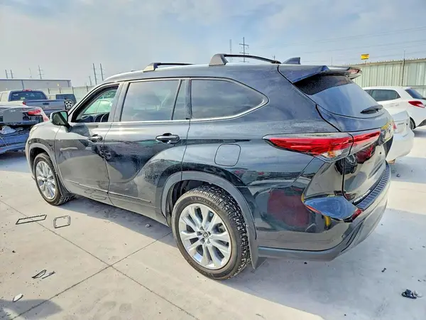 5TDDZRBH6NS572547 2022 TOYOTA HIGHLANDER - Image 2