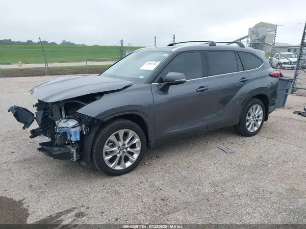 5TDDZRBH7LS009388 2020 TOYOTA HIGHLANDER - Image 2