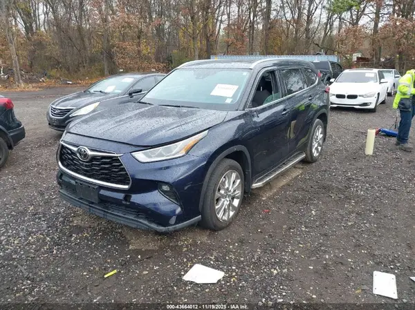 5TDDZRBH7LS031245 2020 TOYOTA HIGHLANDER - Image 2