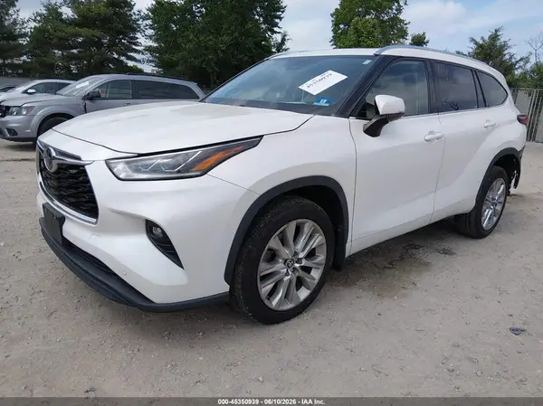 5TDDZRBH7LS051026 2020 TOYOTA HIGHLANDER - Image 2