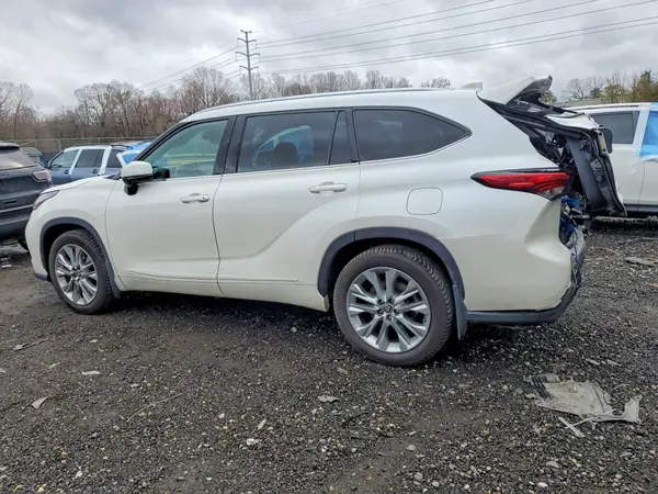 5TDDZRBH7MS069480 2021 TOYOTA HIGHLANDER - Image 2