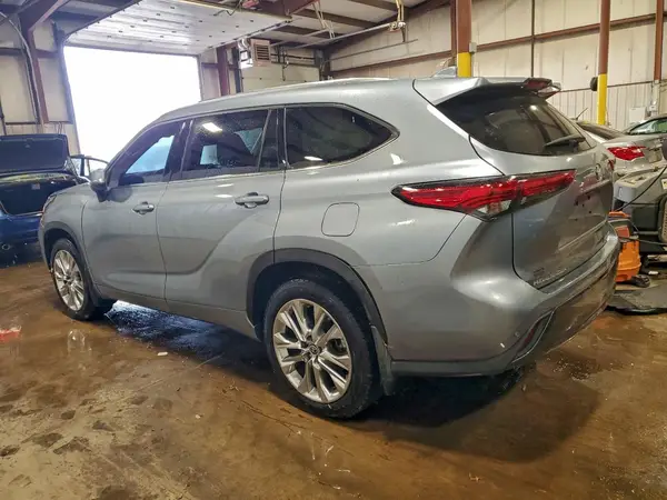 5TDDZRBH7MS069978 2021 TOYOTA HIGHLANDER - Image 2