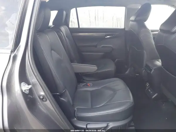 5TDDZRBH7MS121349 2021 TOYOTA HIGHLANDER - Image 8