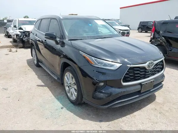 5TDDZRBH7NS224241 2022 TOYOTA HIGHLANDER - Image 1