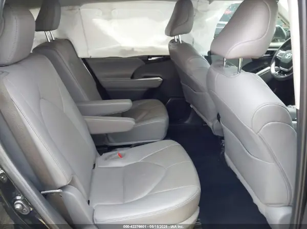 5TDDZRBH7NS224241 2022 TOYOTA HIGHLANDER - Image 8