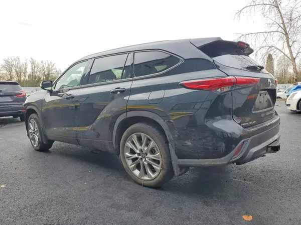 5TDDZRBH7NS563369 2022 TOYOTA HIGHLANDER - Image 2