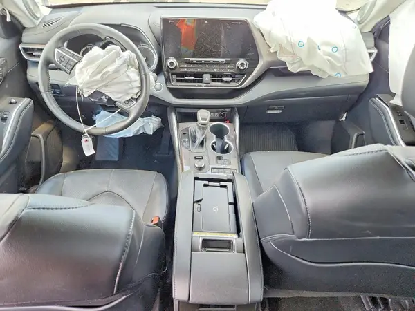 5TDDZRBH7NS572122 2022 TOYOTA HIGHLANDER - Image 8