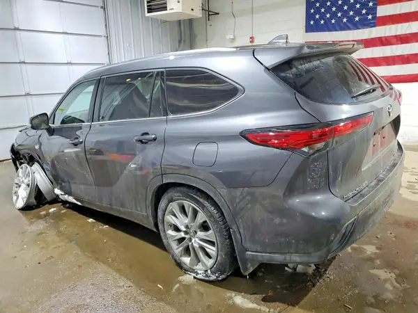 5TDDZRBH7NS573965 2022 TOYOTA HIGHLANDER - Image 2