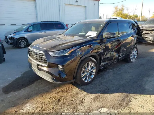 5TDDZRBH8LS003261 2020 TOYOTA HIGHLANDER - Image 2