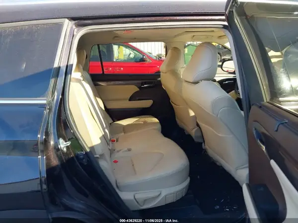5TDDZRBH8LS003261 2020 TOYOTA HIGHLANDER - Image 8