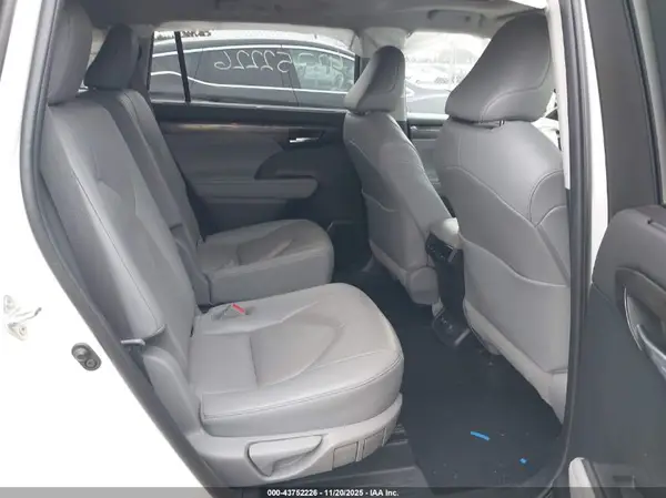 5TDDZRBH8LS012087 2020 TOYOTA HIGHLANDER - Image 8