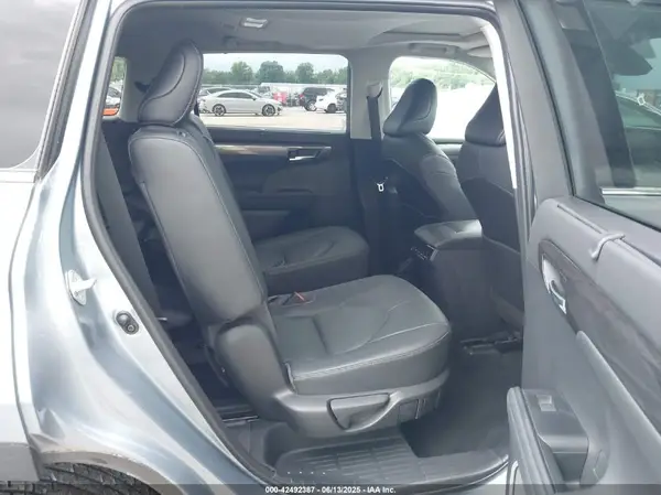 5TDDZRBH8LS022294 2020 TOYOTA HIGHLANDER - Image 8