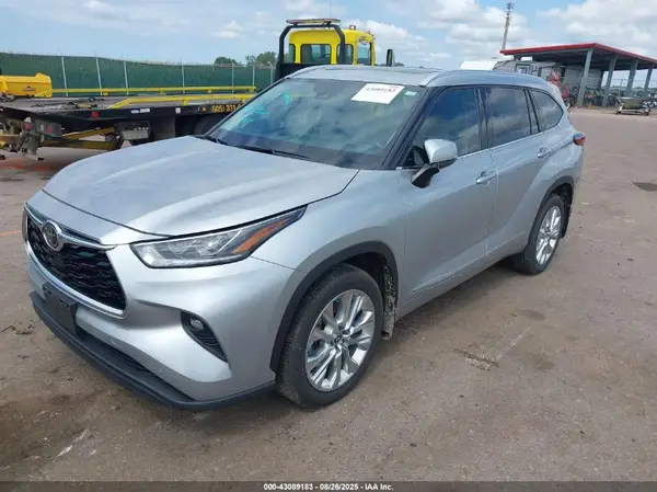 5TDDZRBH8LS025843 2020 TOYOTA HIGHLANDER - Image 2