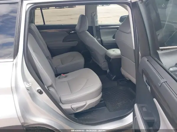5TDDZRBH8LS025843 2020 TOYOTA HIGHLANDER - Image 8