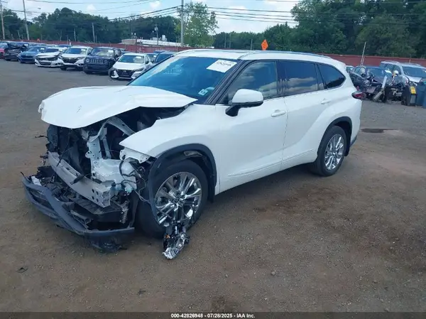 5TDDZRBH8LS046644 2020 TOYOTA HIGHLANDER - Image 2