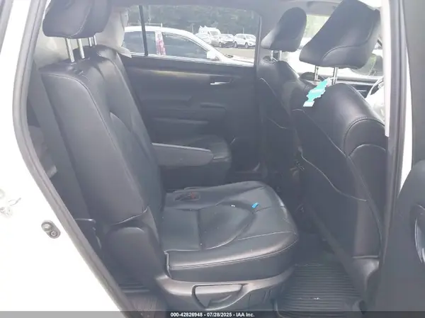 5TDDZRBH8LS046644 2020 TOYOTA HIGHLANDER - Image 8