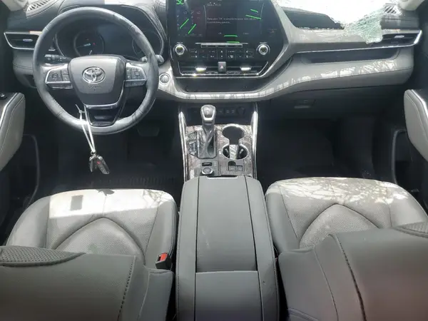 5TDDZRBH8LS047499 2020 TOYOTA HIGHLANDER - Image 8