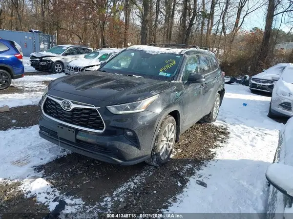 5TDDZRBH8LS054047 2020 TOYOTA HIGHLANDER - Image 2